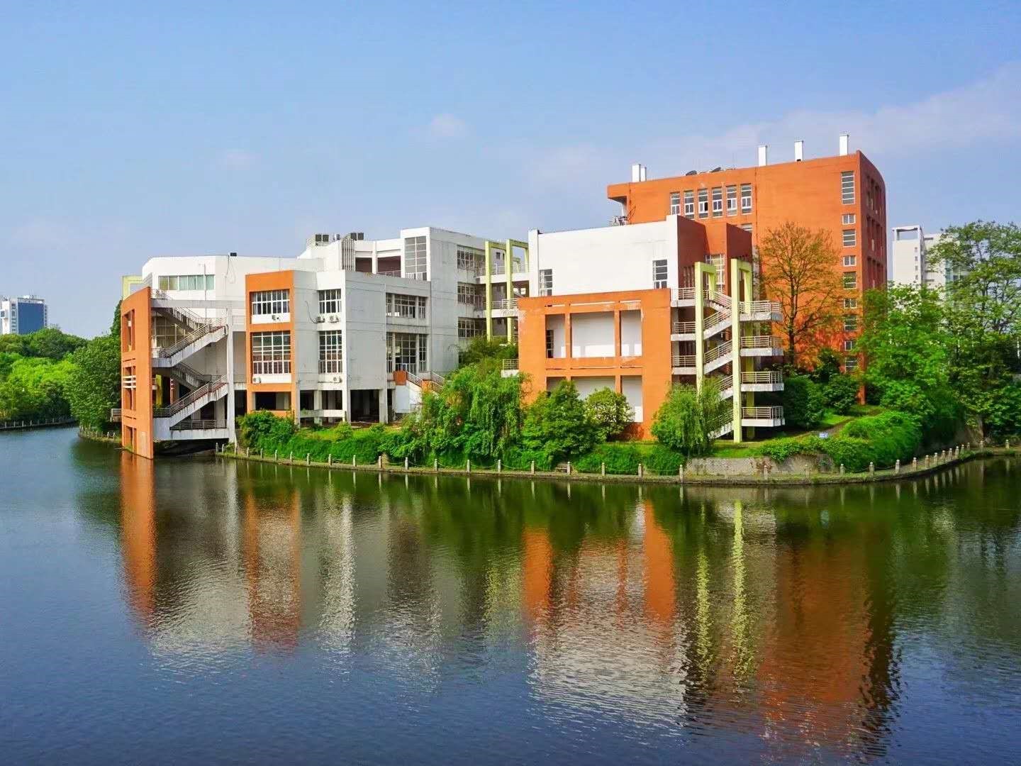 南昌大学.jpg